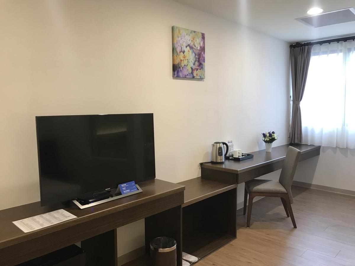 Hotel 晨光飯店 à Chiayi Extérieur photo